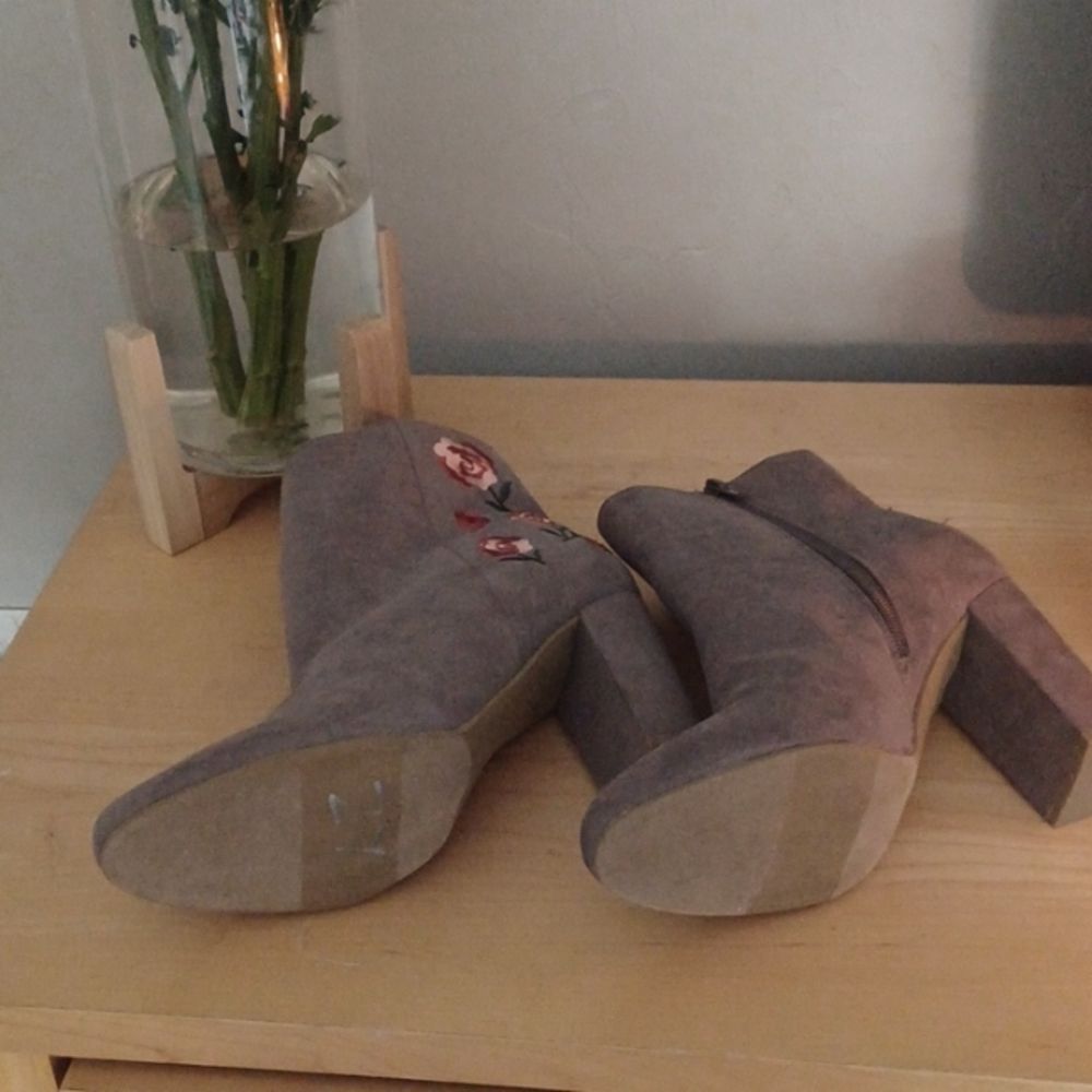 Report Women's Floral Heel Boots - Picture 2 of 2